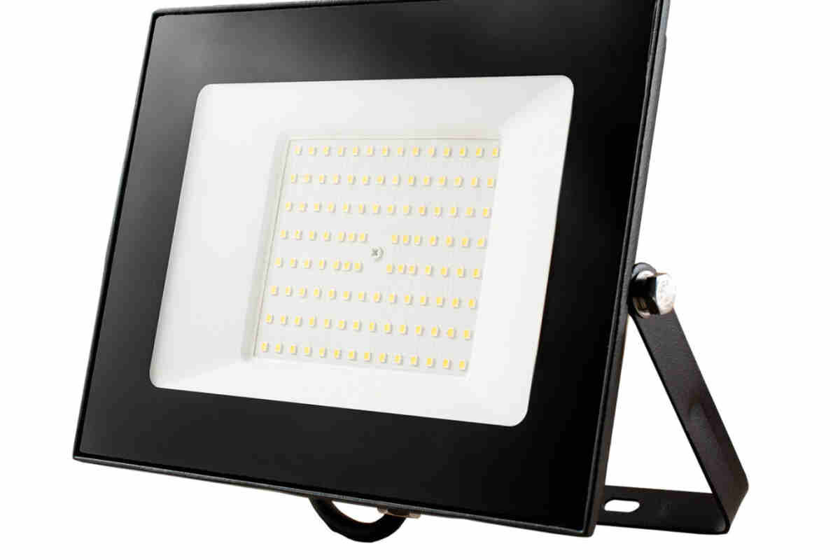Maximus Hochleistungs-LED-Flutlicht 8700 Lumen